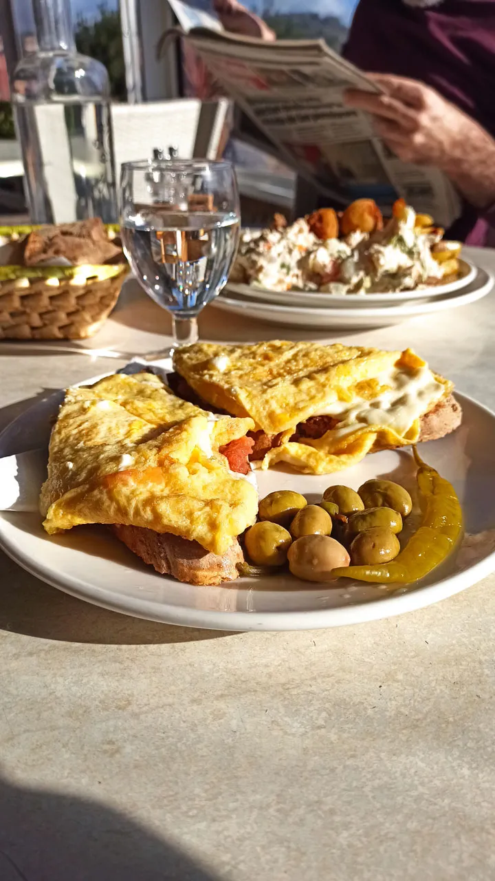 Pa amb Oli Mallorquín mit Sobrasada und Mahón-Käse — Es Muntant