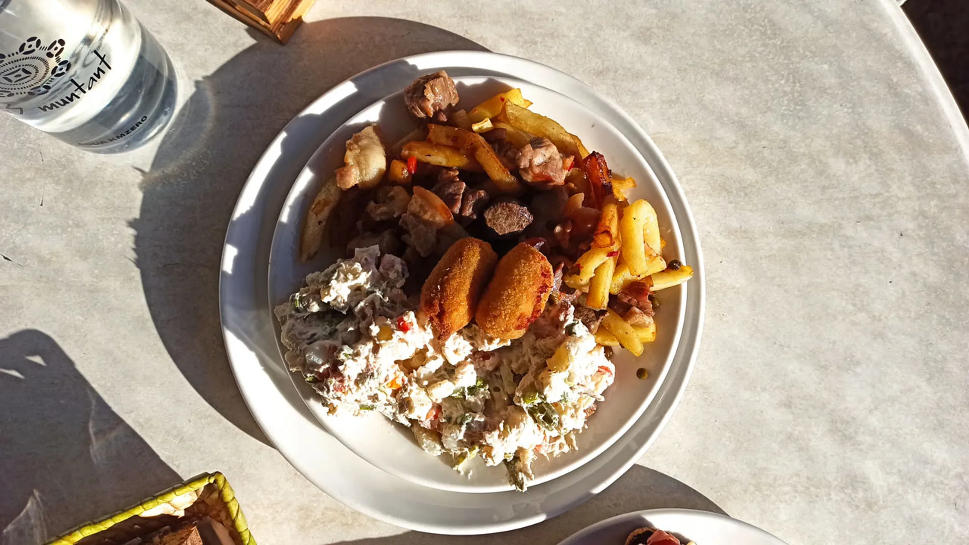 Tagesmenü-Tisch mit Suppe und Brot — Restaurant Es Muntant in Establiments, Palma
