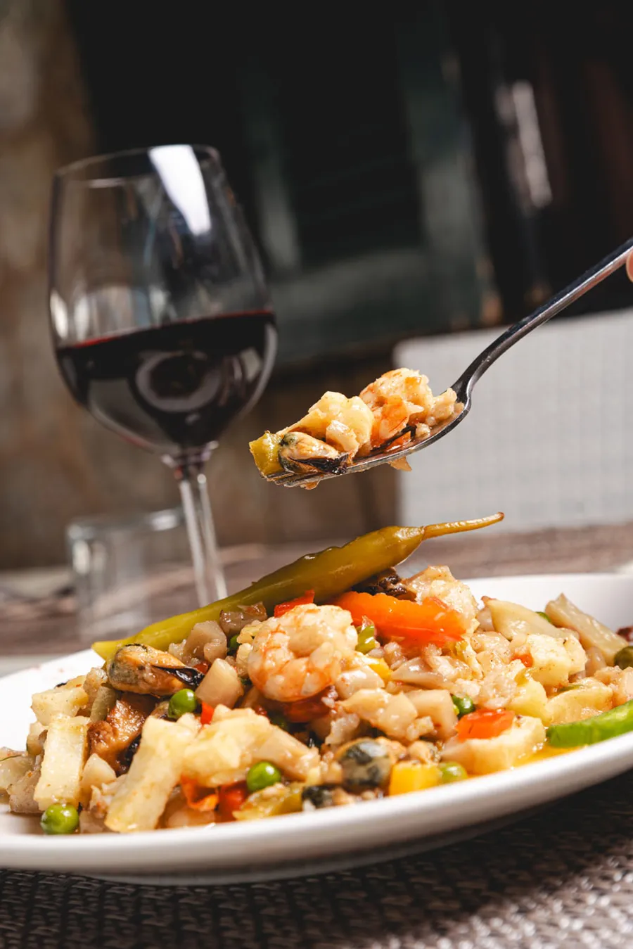 Frito de marisco im traditionellen Restaurant in Establiments, Mallorca
